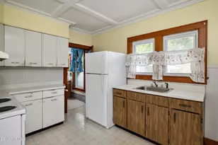 93 North St, North Adams, MA 01247 - Photo 6