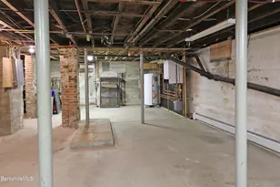 25 Taylor St, Pittsfield, MA 01201 - Photo 36