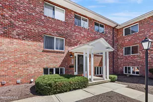 108 E Housatonic St, Pittsfield, MA 01201 - Photo 2