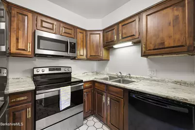 108 E Housatonic St #7, Pittsfield, MA 01201 - Photo 8