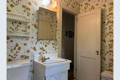 39 Castle St, Great Barrington, MA 01230 - Photo 18