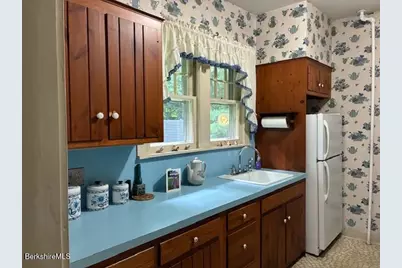 39 Castle St, Great Barrington, MA 01230 - Photo 8