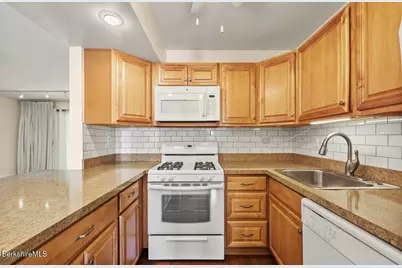 3 Rolling #2, Lenox, MA 01240 - Photo 2