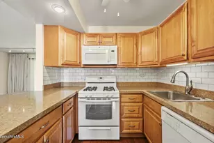 3 Rolling, Lenox, MA 01240 - Photo 2