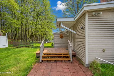 32 Lakeview St, Pittsfield, MA 01201 - Photo 6