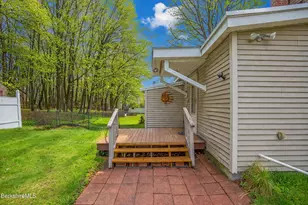 32 Lakeview St, Pittsfield, MA 01201 - Photo 6