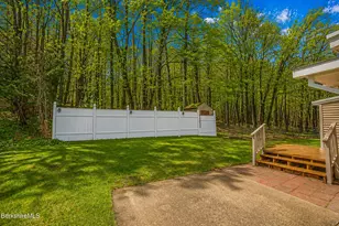 32 Lakeview St, Pittsfield, MA 01201 - Photo 10