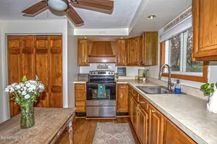 32 Lakeview St, Pittsfield, MA 01201 - Photo 14