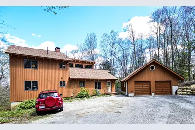 121 Hiawatha Rd, Becket, MA 01223 - Photo 1