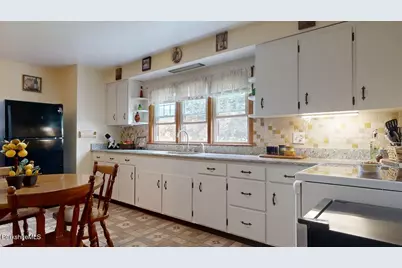 16 Anthony St, Adams, MA 01220 - Photo 8