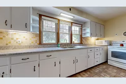 16 Anthony St, Adams, MA 01220 - Photo 12
