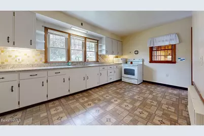 16 Anthony St, Adams, MA 01220 - Photo 10