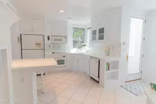 10 Mahkeenac Shores Rd, Stockbridge, MA 01262 - Photo 16