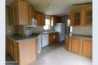 3 Lakewood Cir, Pittsfield, MA 01201 - Photo 8