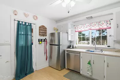 53 Edison Ave, Pittsfield, MA 01201 - Photo 14