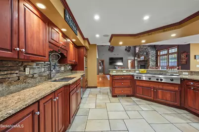 63 Blythewood Dr, Pittsfield, MA 01201 - Photo 16