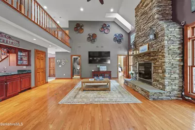 63 Blythewood Dr, Pittsfield, MA 01201 - Photo 10