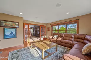 63 Blythewood Dr, Pittsfield, MA 01201 - Photo 6