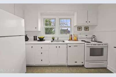 66 Wilson St, Pittsfield, MA 01201 - Photo 10