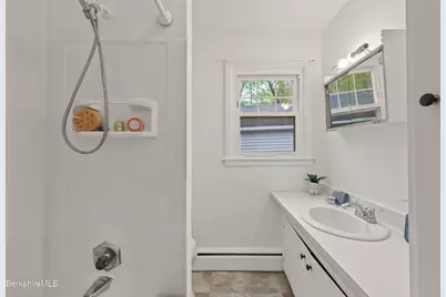 66 Wilson St, Pittsfield, MA 01201 - Photo 18