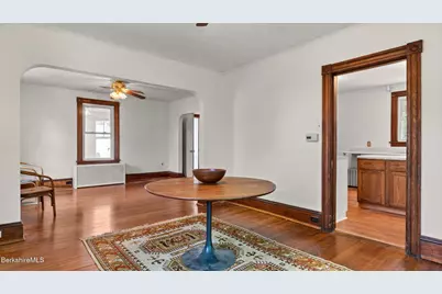 8 Mohegan St, Pittsfield, MA 01201 - Photo 8