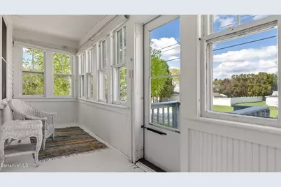 8 Mohegan St, Pittsfield, MA 01201 - Photo 4