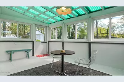 8 Mohegan St, Pittsfield, MA 01201 - Photo 24