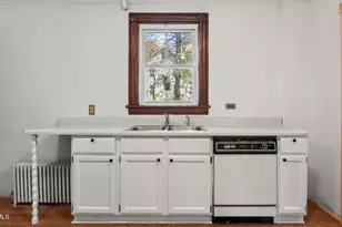 8 Mohegan St, Pittsfield, MA 01201 - Photo 12