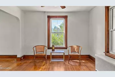 8 Mohegan St, Pittsfield, MA 01201 - Photo 6