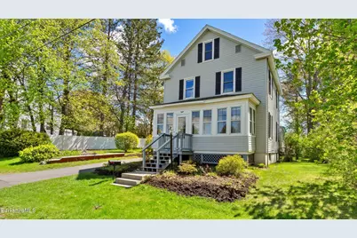 8 Mohegan St, Pittsfield, MA 01201 - Photo 2