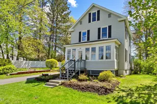 8 Mohegan St, Pittsfield, MA 01201 - Photo 2