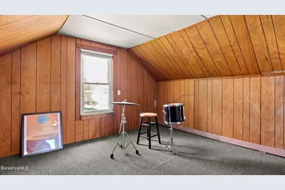 8 Mohegan St, Pittsfield, MA 01201 - Photo 22