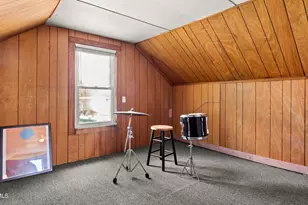 8 Mohegan St, Pittsfield, MA 01201 - Photo 22