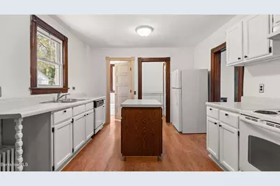 8 Mohegan St, Pittsfield, MA 01201 - Photo 10