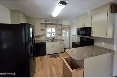 659 Pecks Rd, Pittsfield, MA 01201 - Photo 8