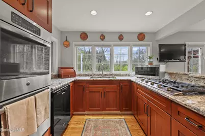 167 Bailey Rd, Lanesborough, MA 01237 - Photo 10