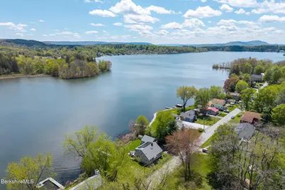 15 Sunrise St, Lanesborough, MA 01237 - Photo 2
