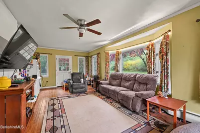15 Kenilworth St, Pittsfield, MA 01201 - Photo 8