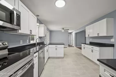 16 Spruce St, Great Barrington, MA 01230 - Photo 16
