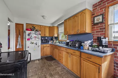 77 Imperial Ave, Pittsfield, MA 01201 - Photo 8