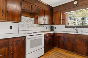 200 Hubbard St, Lenox, MA 01240 - Photo 22