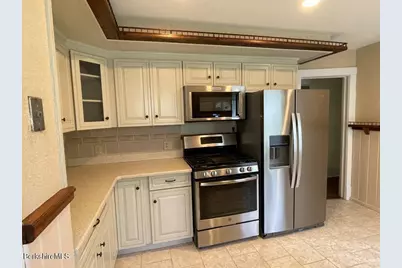 38 Hollister St, Pittsfield, MA 01201 - Photo 12