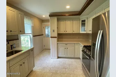 38 Hollister St, Pittsfield, MA 01201 - Photo 10