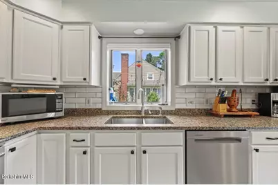 33 Eleanor Rd, Pittsfield, MA 01201 - Photo 16
