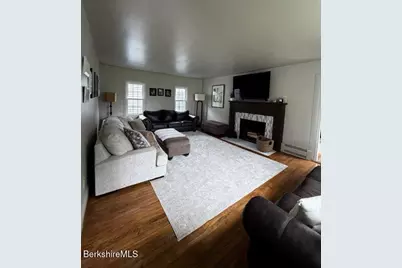 33 Eleanor Rd, Pittsfield, MA 01201 - Photo 4