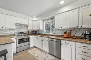 33 Eleanor Rd, Pittsfield, MA 01201 - Photo 14