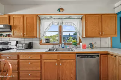 24 Temple St, Adams, MA 01220 - Photo 8