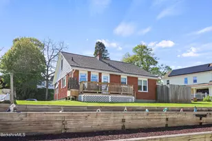 24 Temple St, Adams, MA 01220 - Photo 32