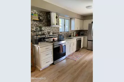 15 Williamsburg Ter, Pittsfield, MA 01201 - Photo 6