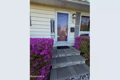 15 Williamsburg Ter, Pittsfield, MA 01201 - Photo 2